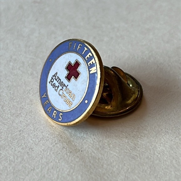 Vintage 24K Gold Plated American Red Cross Fifteen Years Lapel Pin - Picture 5 of 8